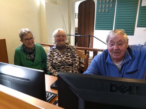 Kerkdienst, dhr F. Scholten, Enter met aandacht voor nieuwe geluidsinstallatie